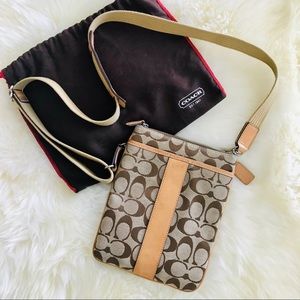 COACH signature crossbody bag 💕